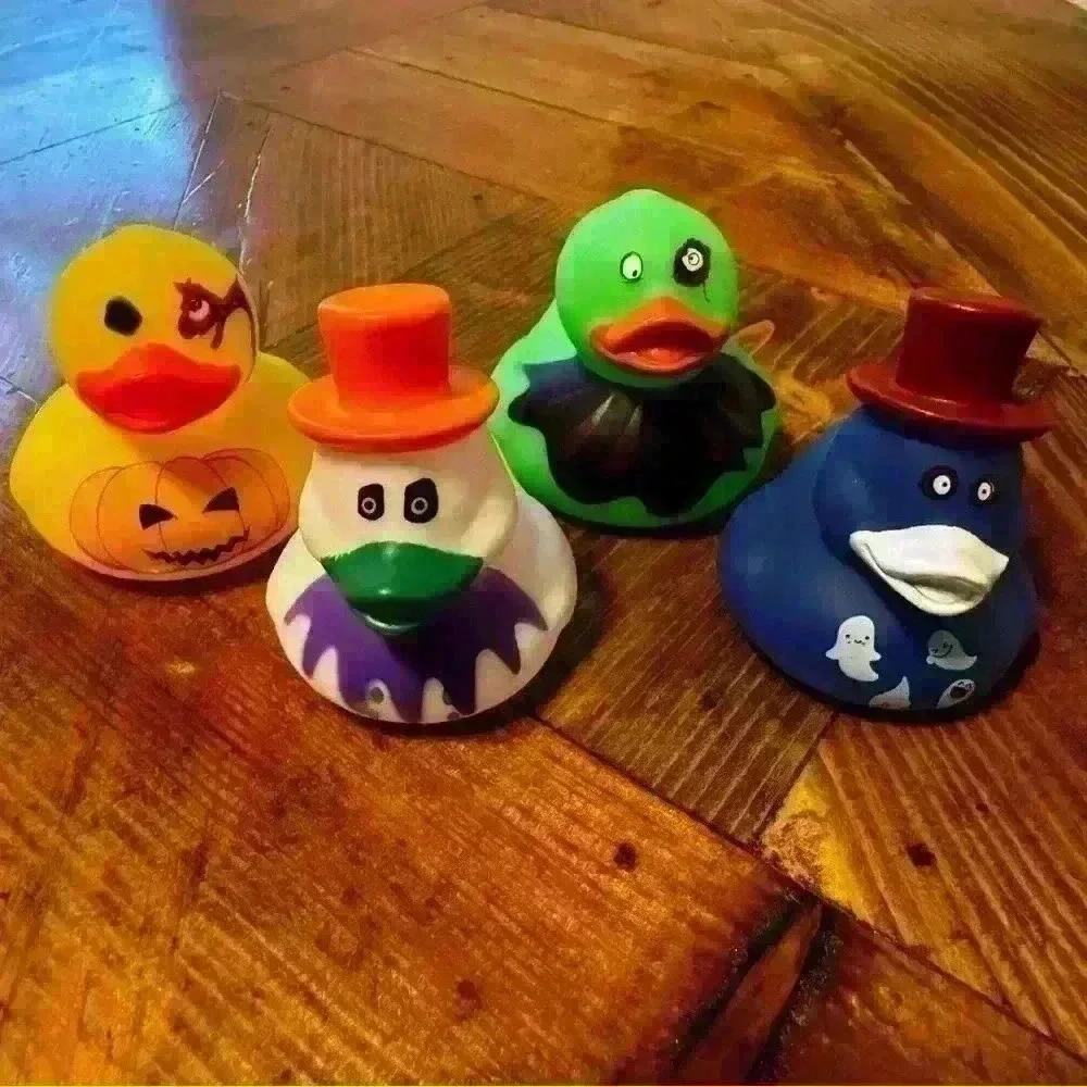NWOT Set of 4 Variety Halloween Mini Rubber Duckies